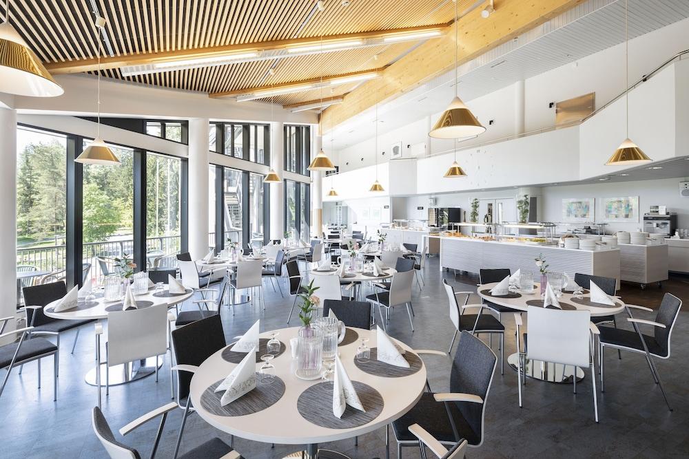 restaurant cafeteria