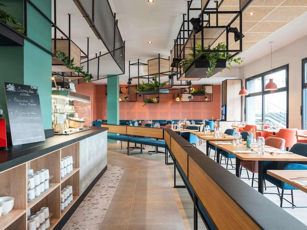 restaurant cafeteria