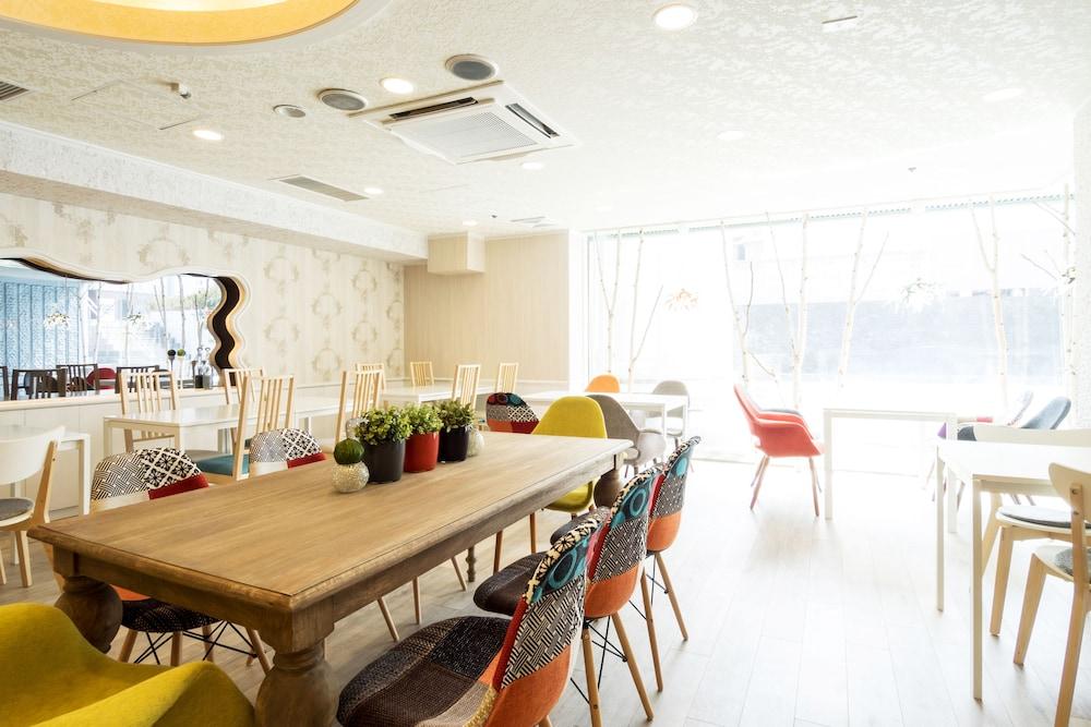 restaurant cafeteria
