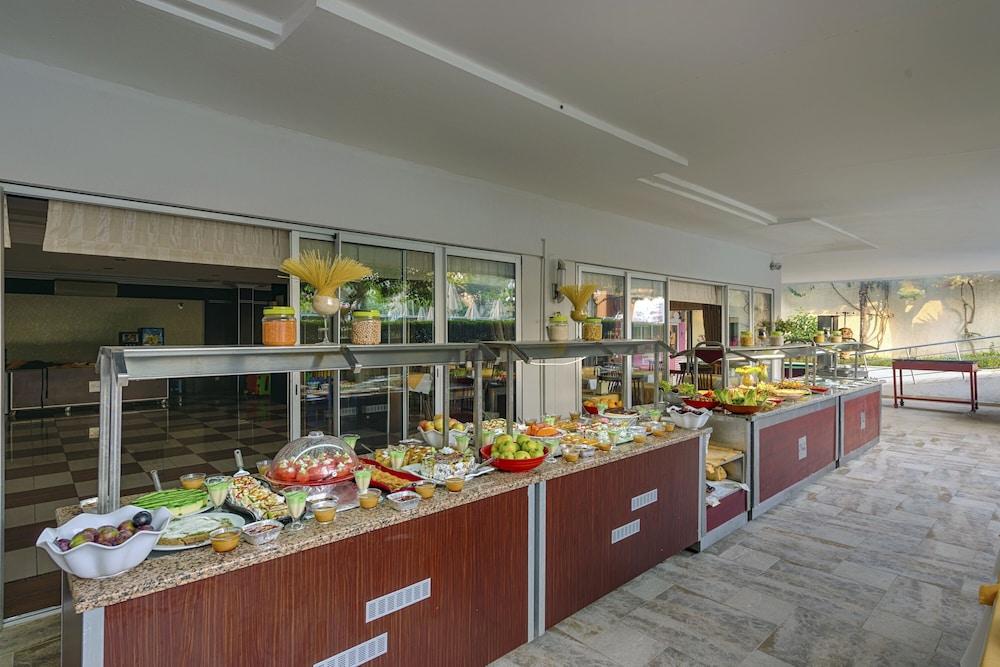 restaurant cafeteria