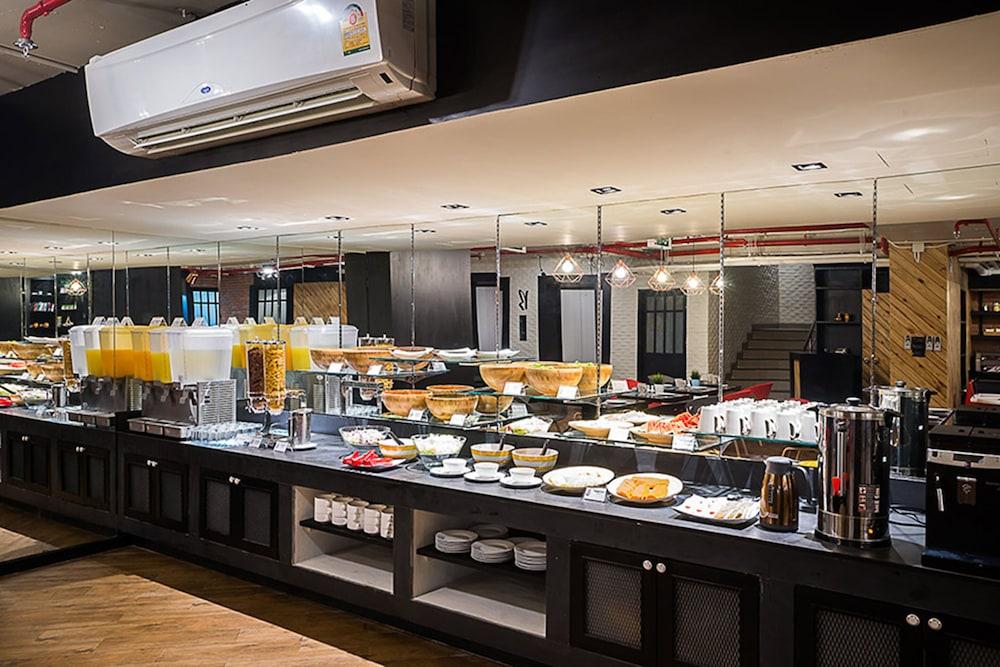 restaurant cafeteria