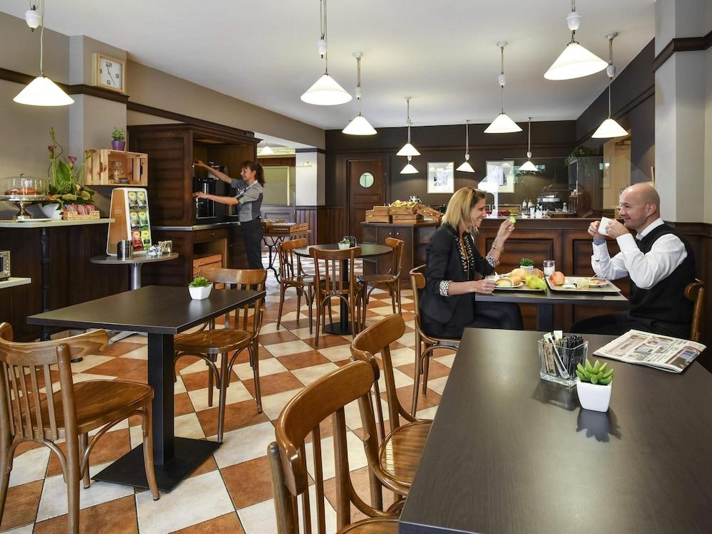 restaurant cafeteria