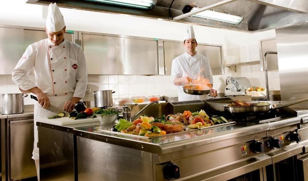 restaurant-cafeteria