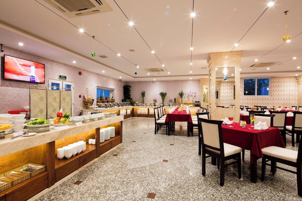 restaurant cafeteria