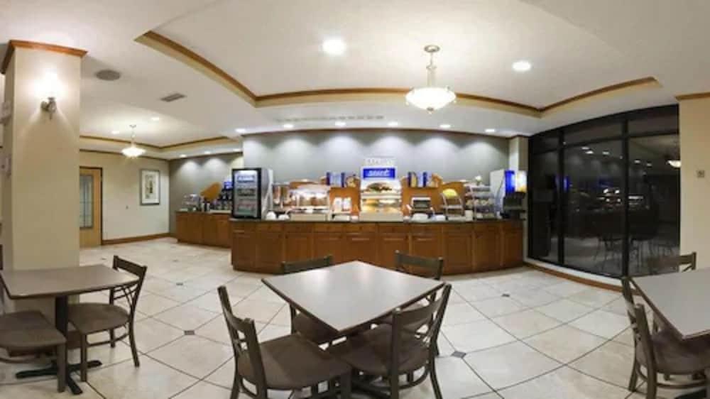 restaurant cafeteria