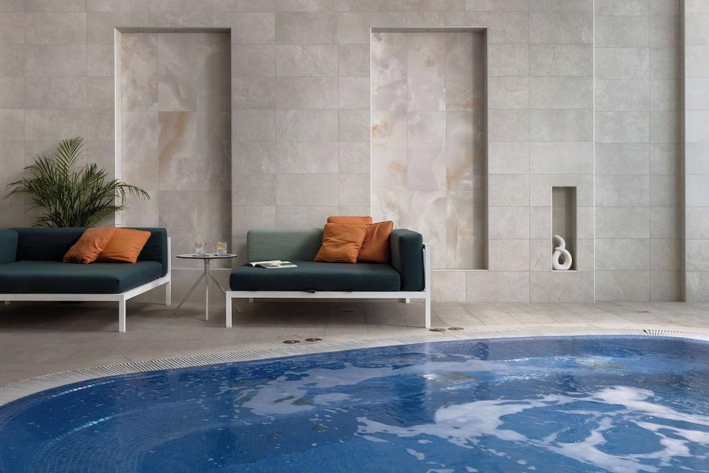 swimming pool spa