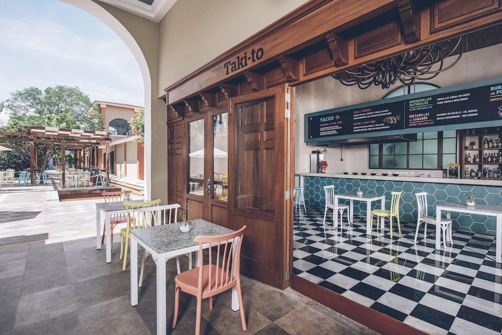 restaurant cafeteria