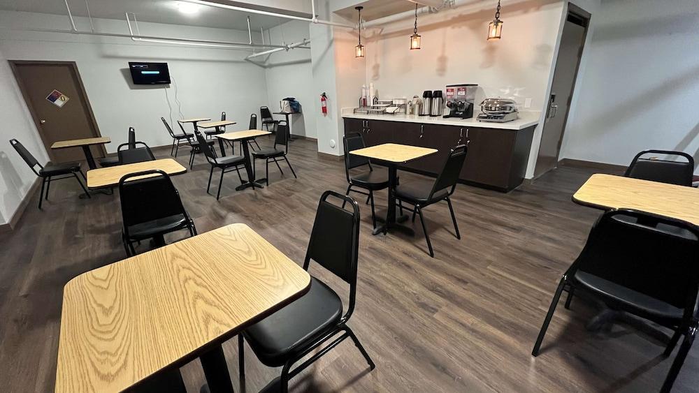 restaurant cafeteria