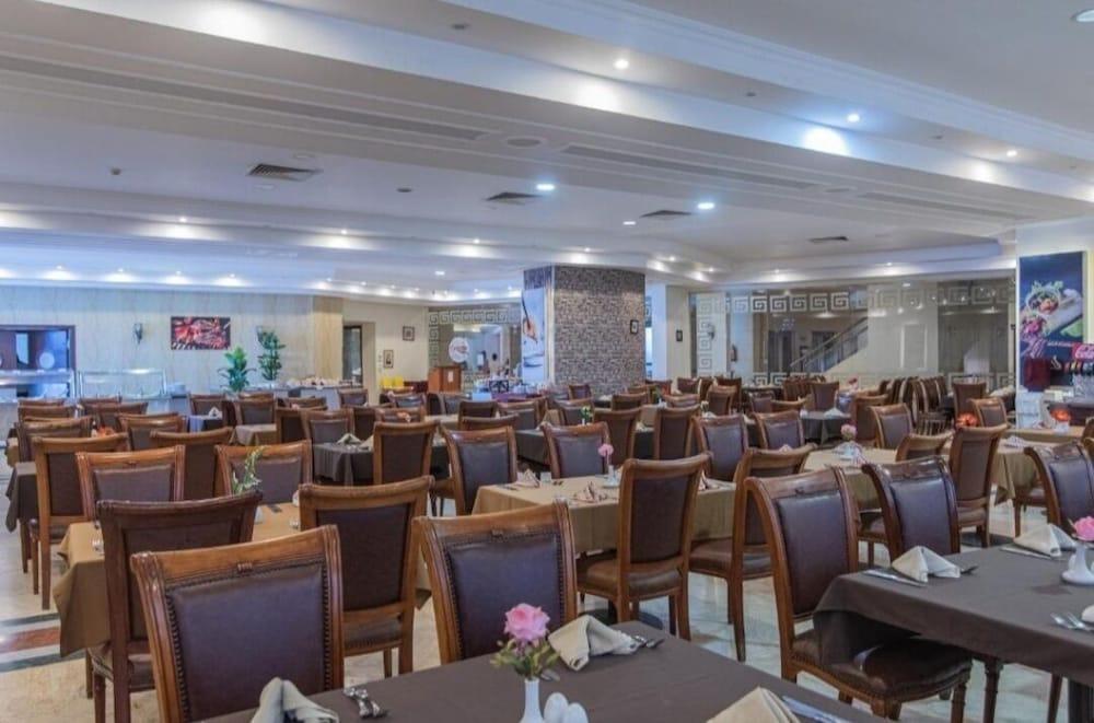 restaurant cafeteria