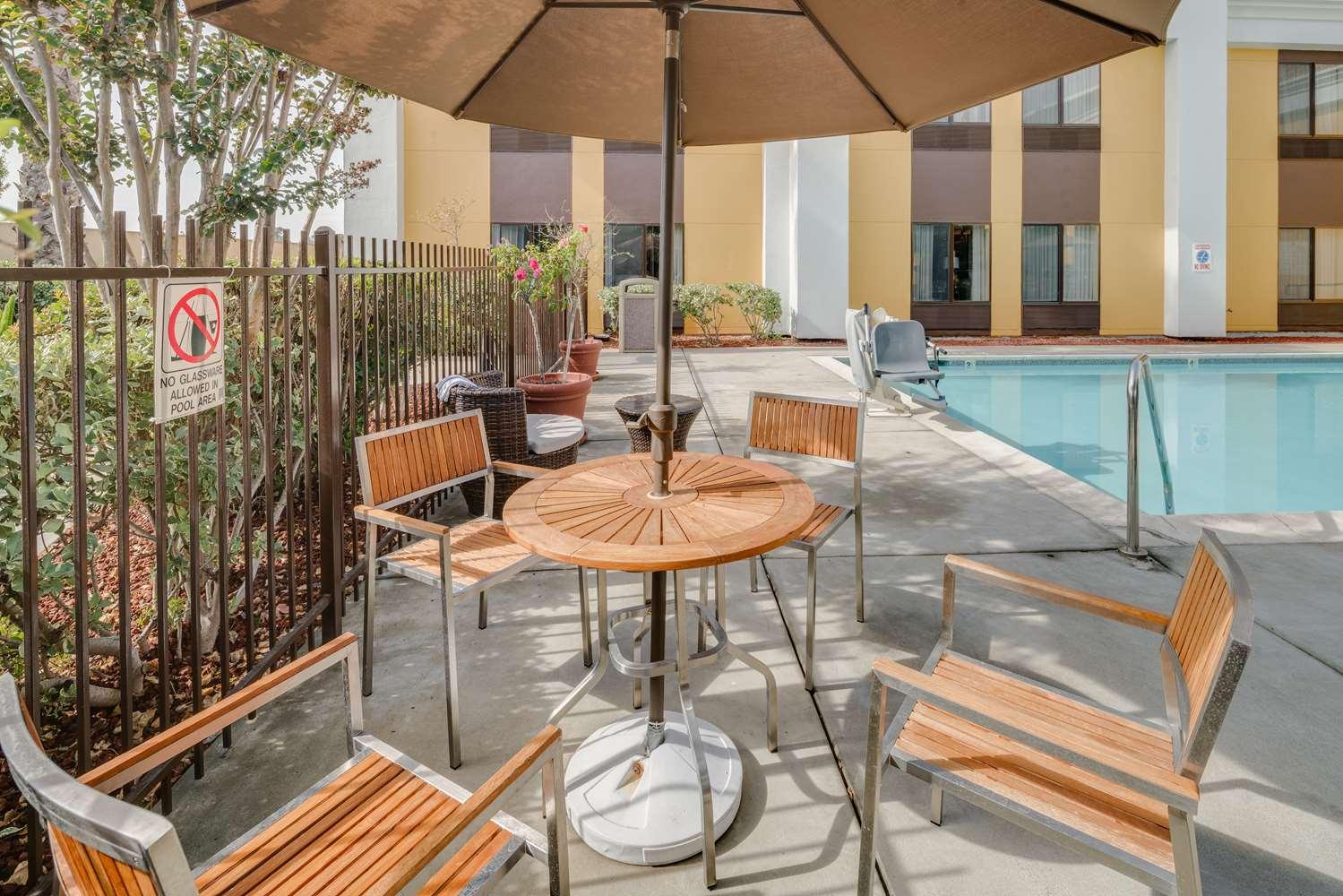 swimming pool spa