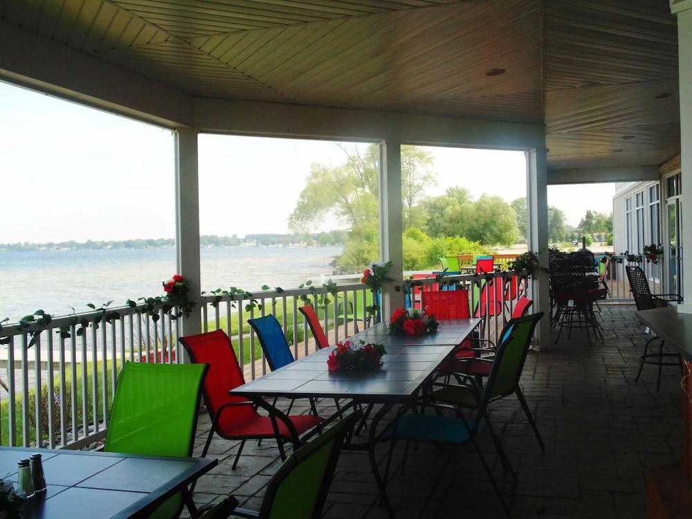 restaurant cafeteria