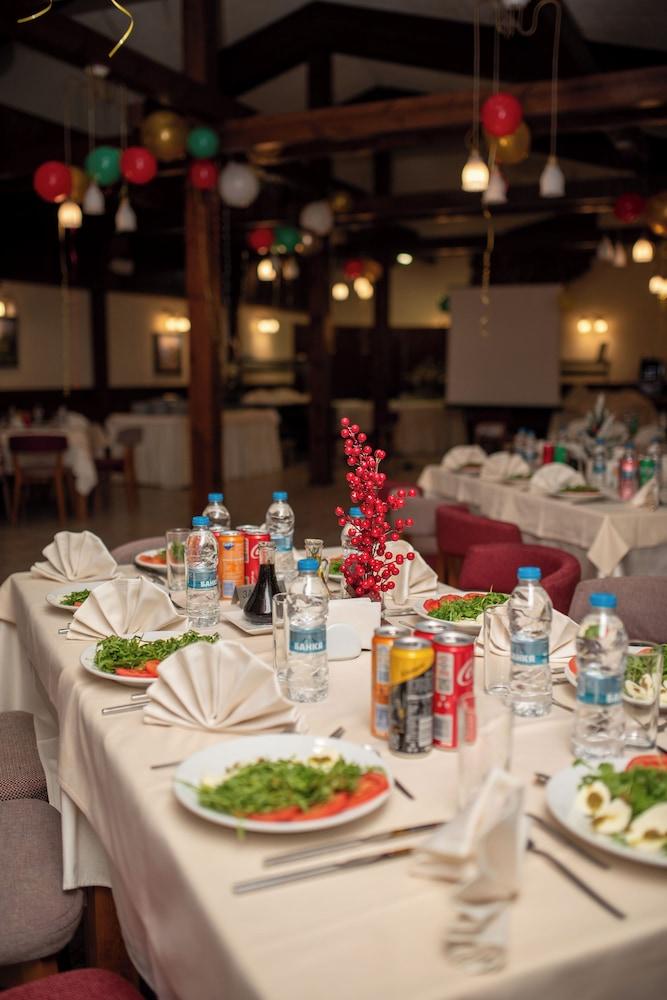 restaurant cafeteria