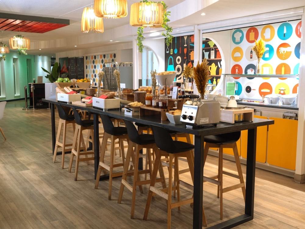 restaurant cafeteria
