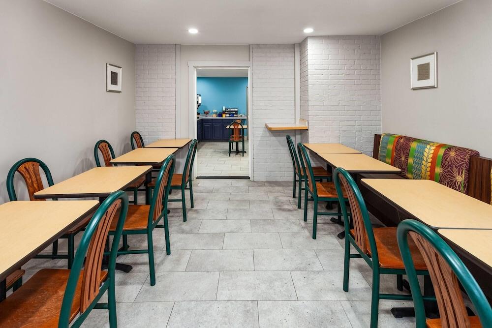 restaurant cafeteria