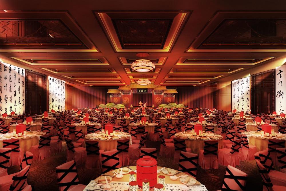 restaurant cafeteria