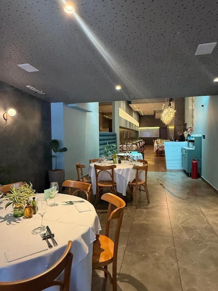 restaurant cafeteria