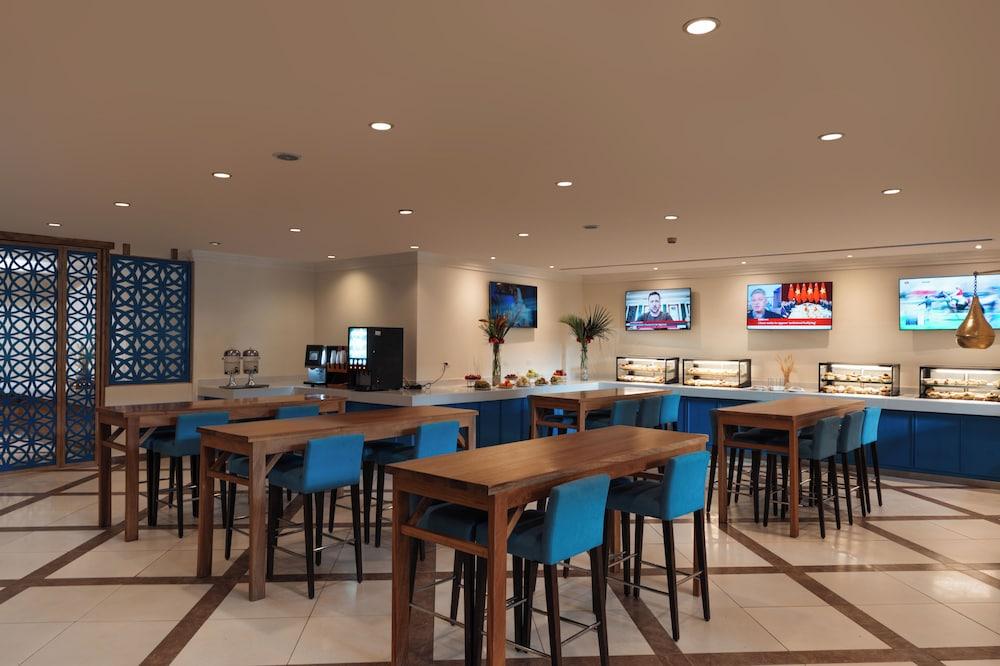 restaurant cafeteria