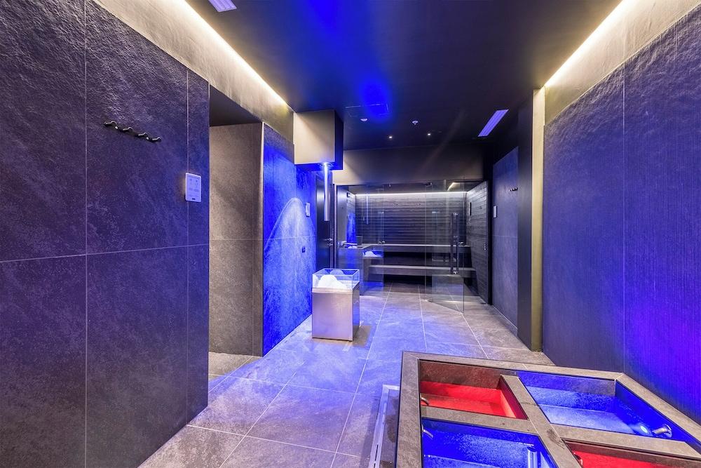 swimming pool spa