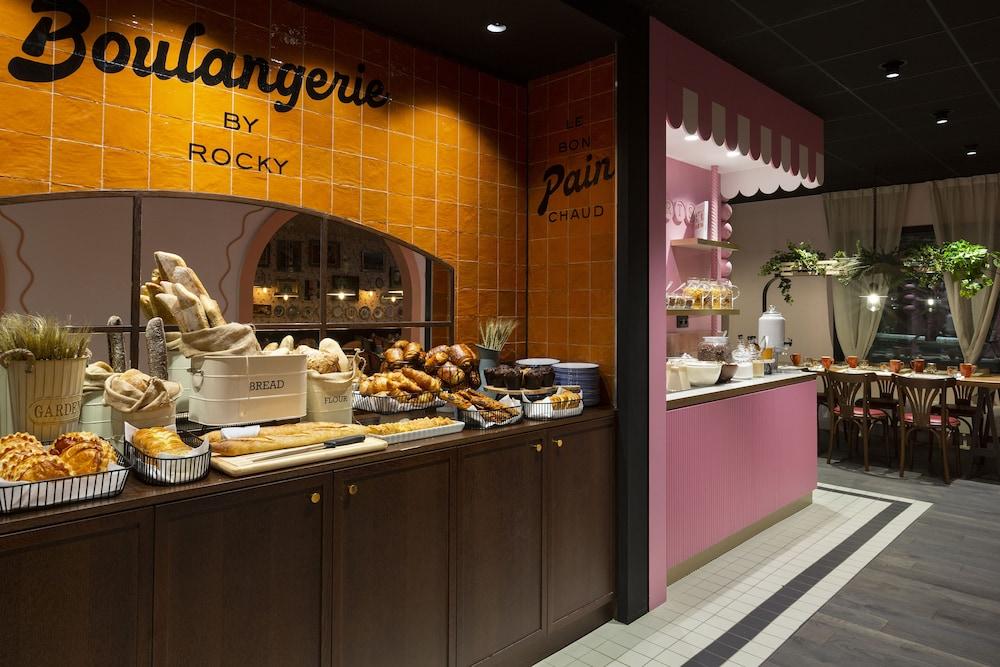 restaurant cafeteria