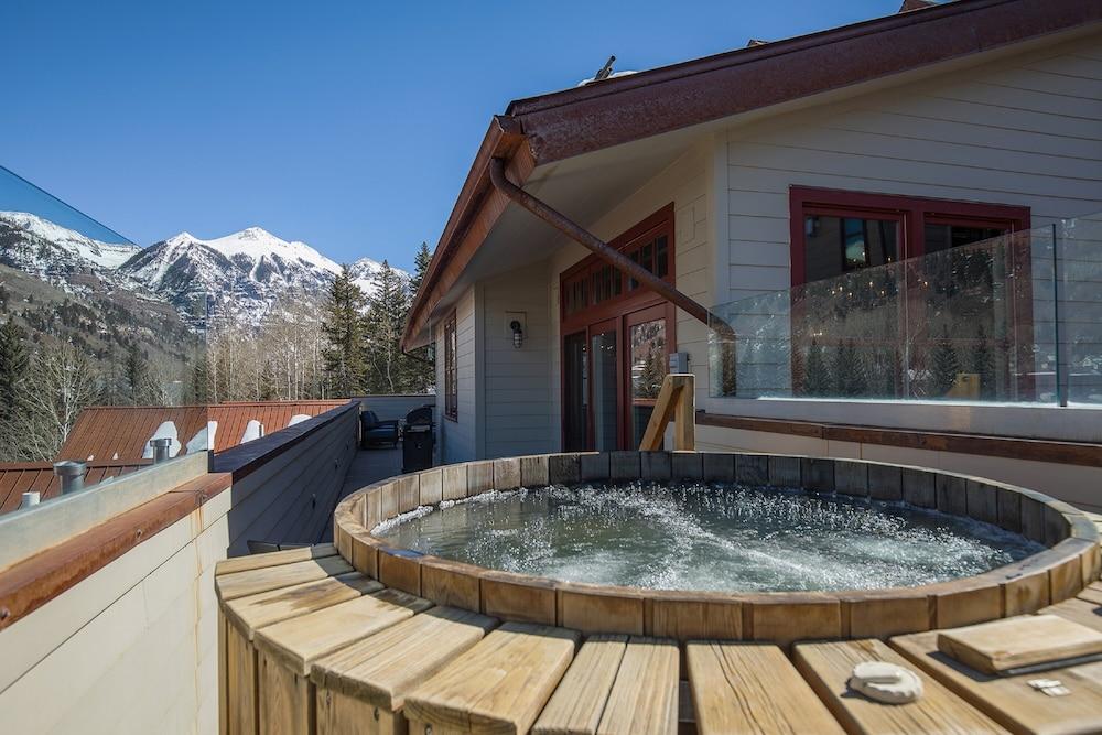 swimming pool spa