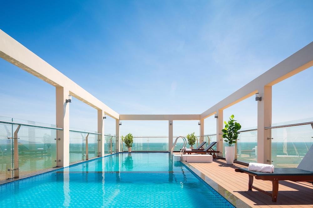 swimming pool spa