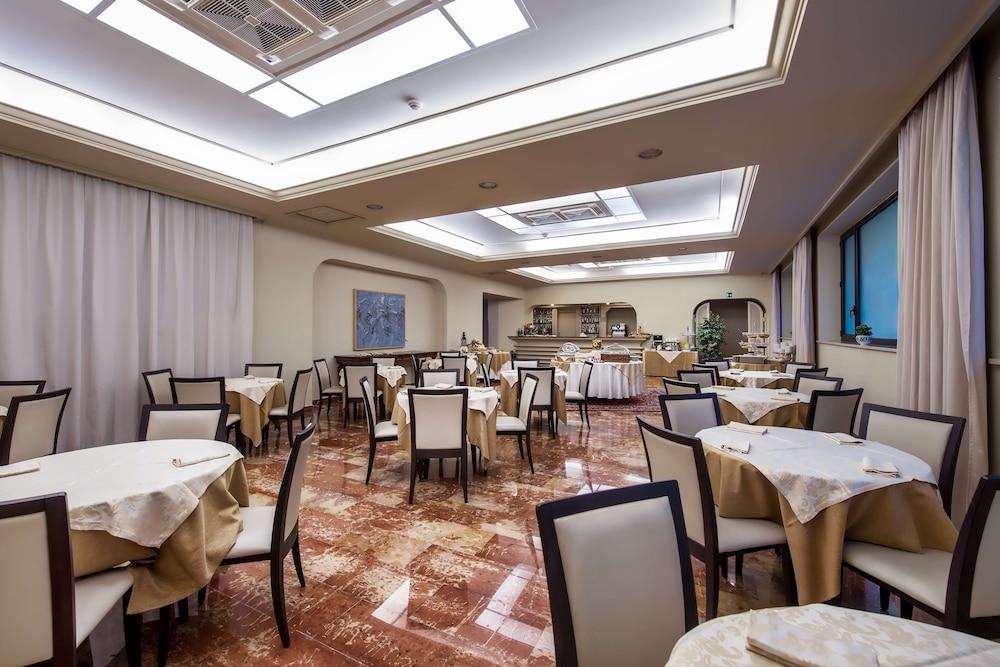 restaurant-cafeteria