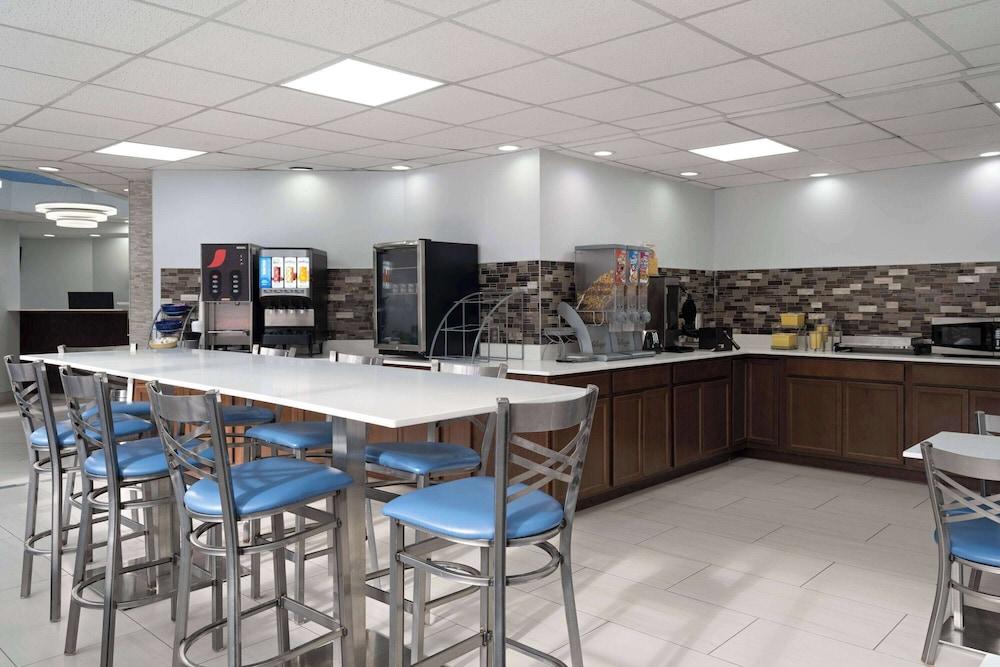 restaurant cafeteria