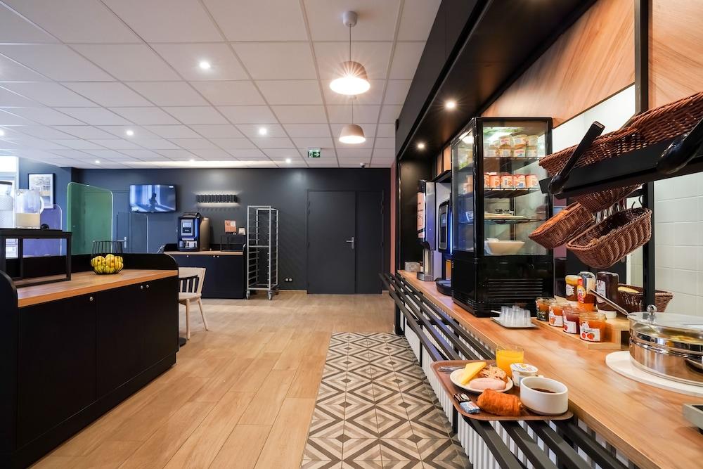 restaurant cafeteria