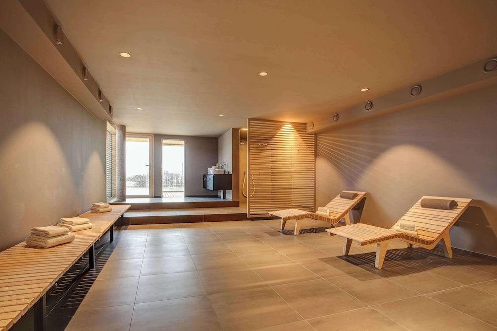 swimming pool spa