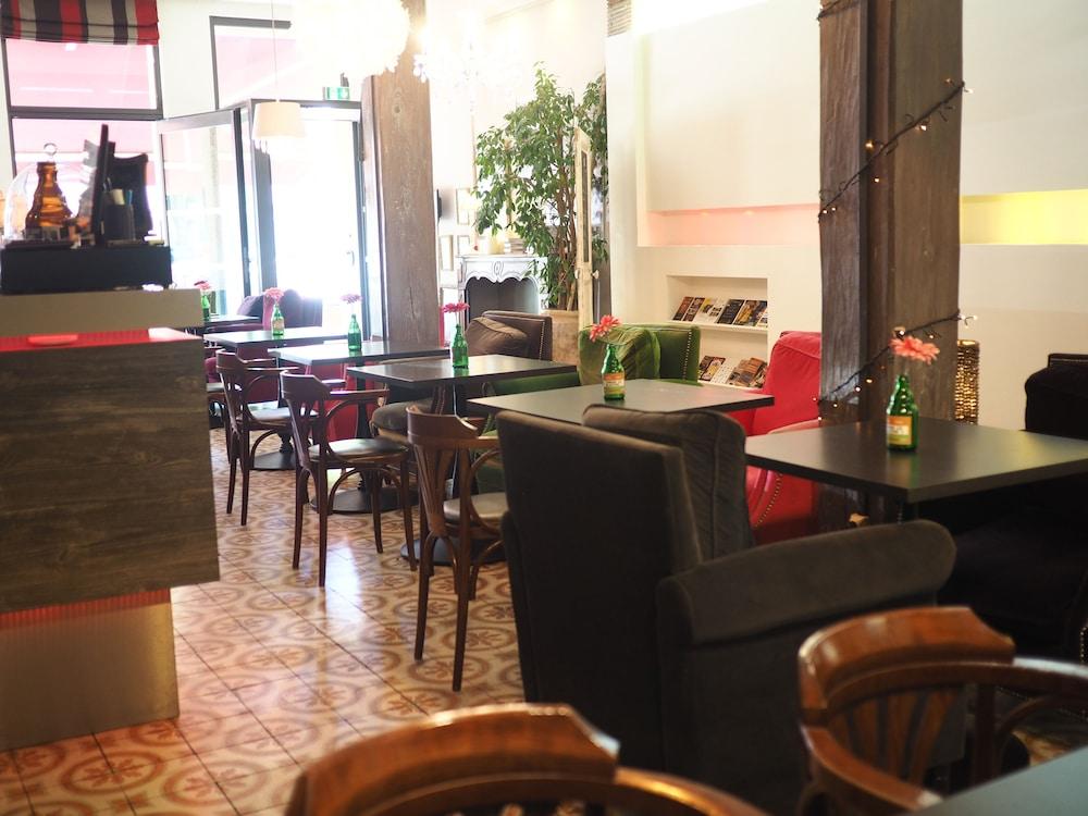 restaurant-cafeteria