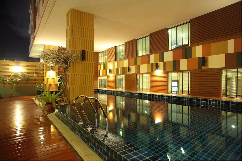 swimming pool spa