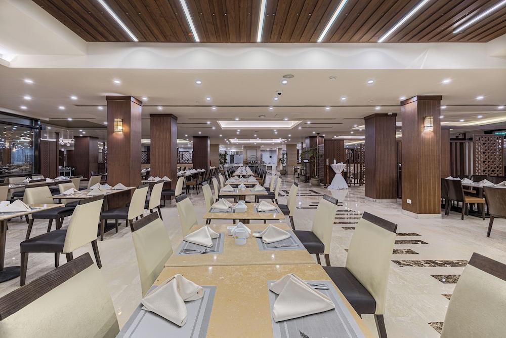 restaurant cafeteria