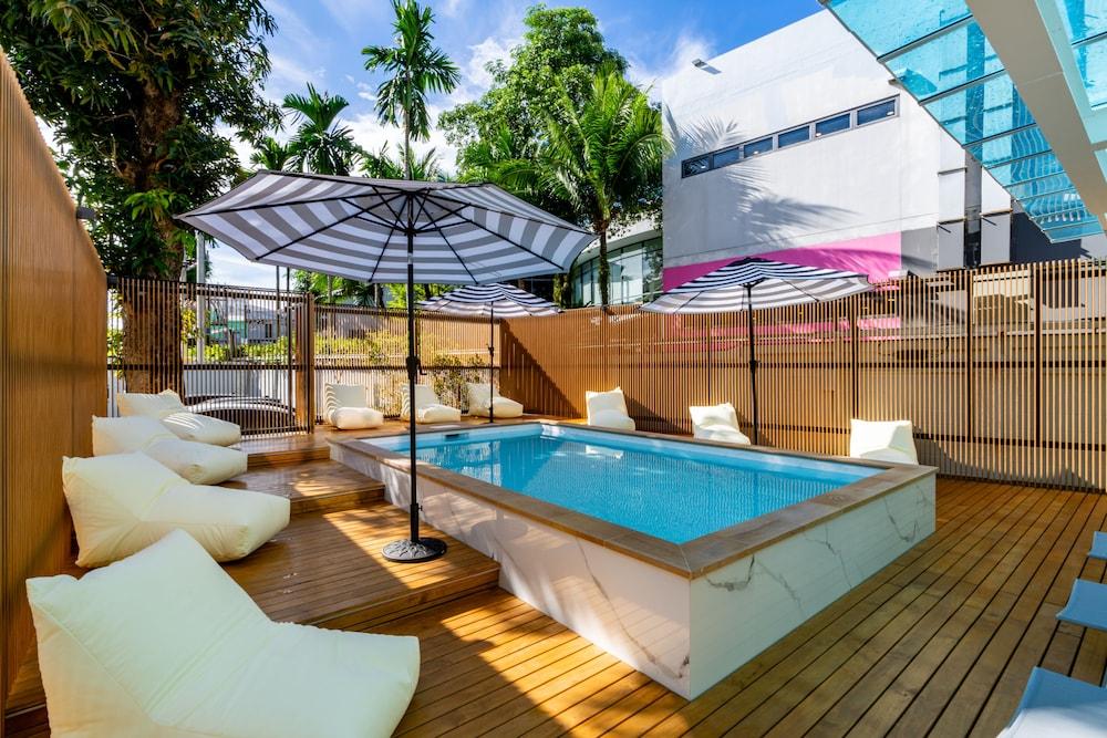 swimming pool spa