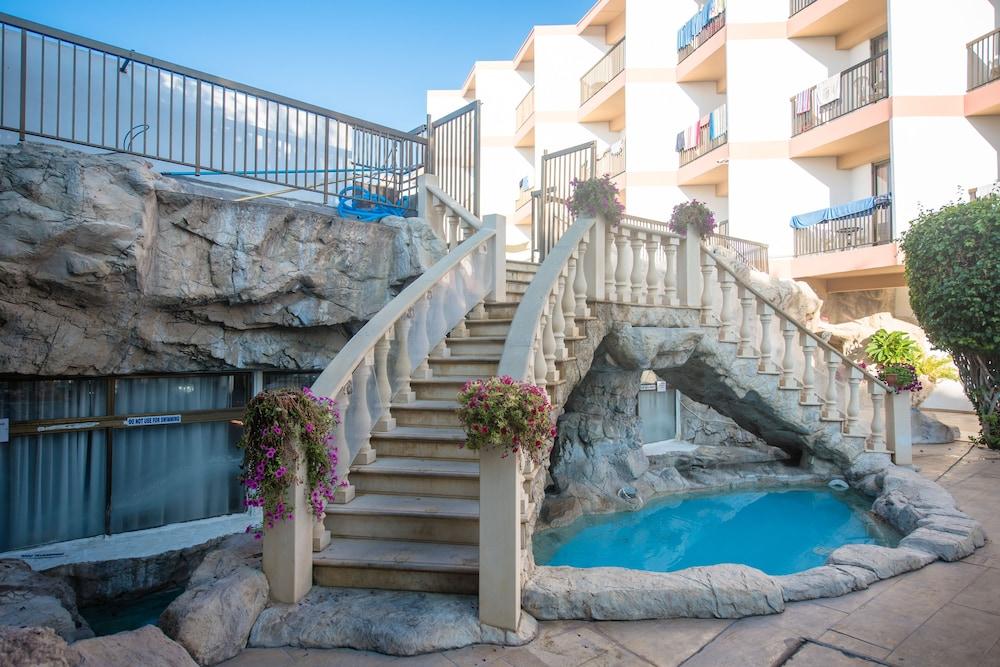 swimming pool spa