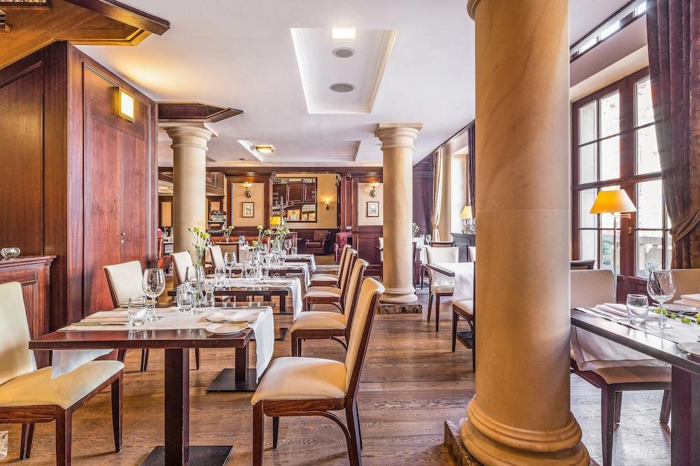 restaurant-cafeteria