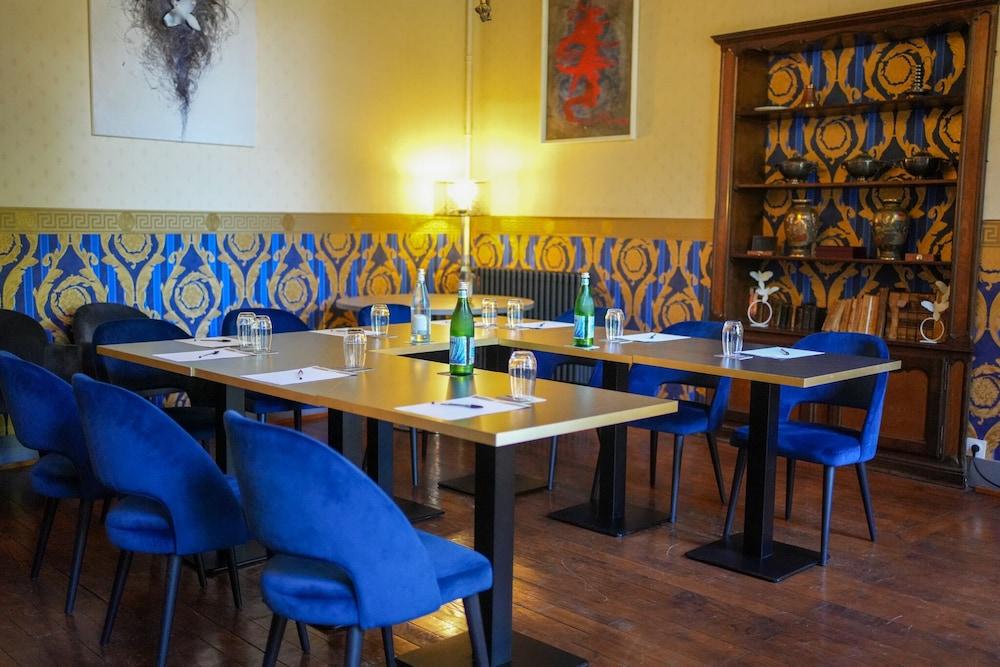 restaurant cafeteria