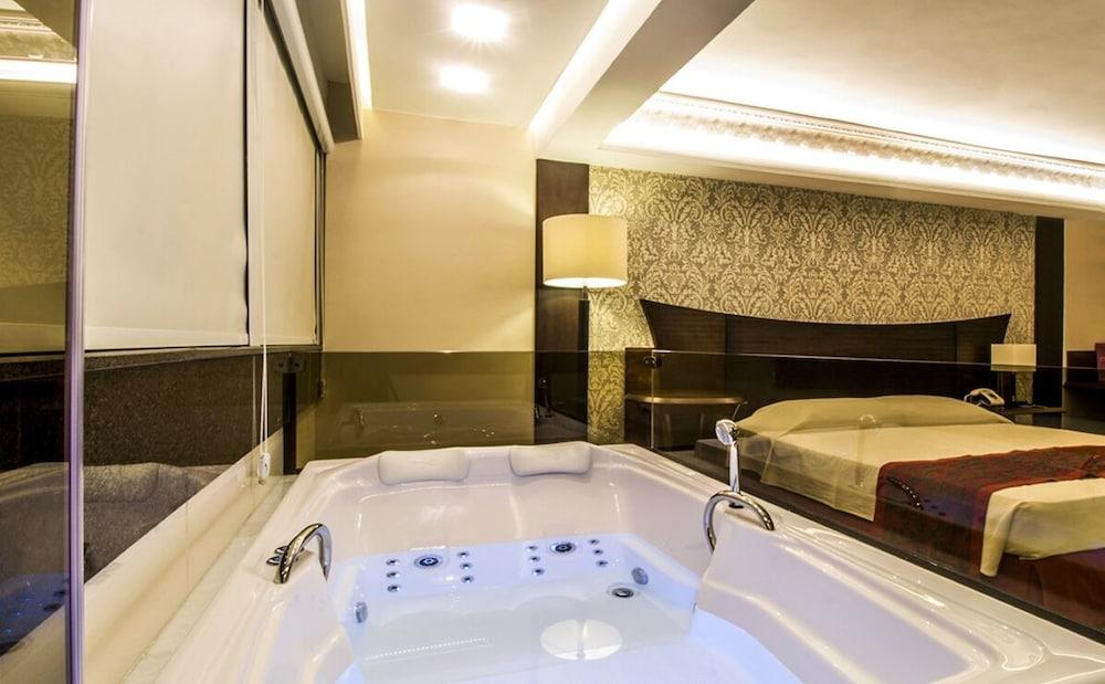 swimming pool spa