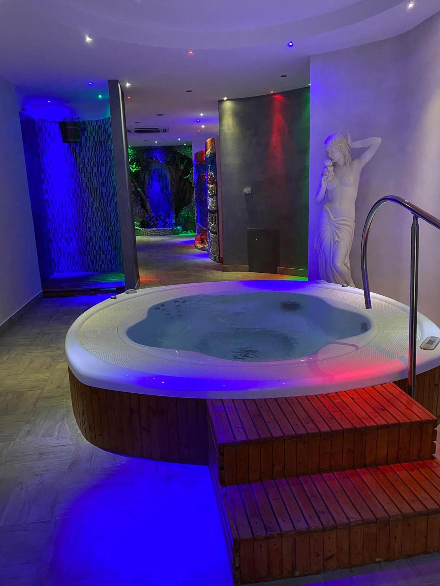 swimming pool spa