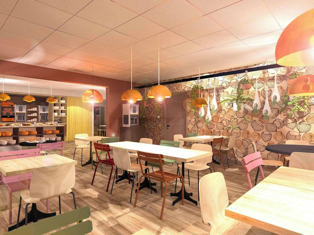 restaurant cafeteria