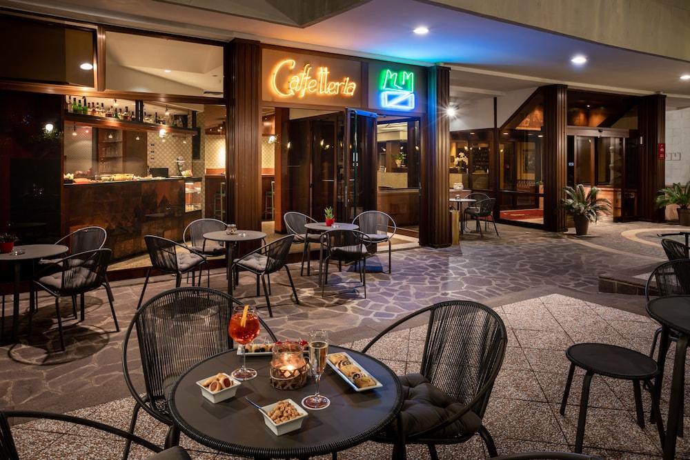 restaurant-cafeteria