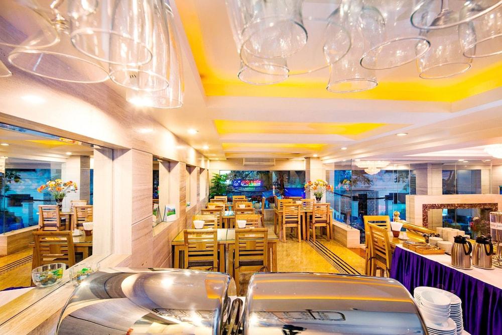restaurant cafeteria
