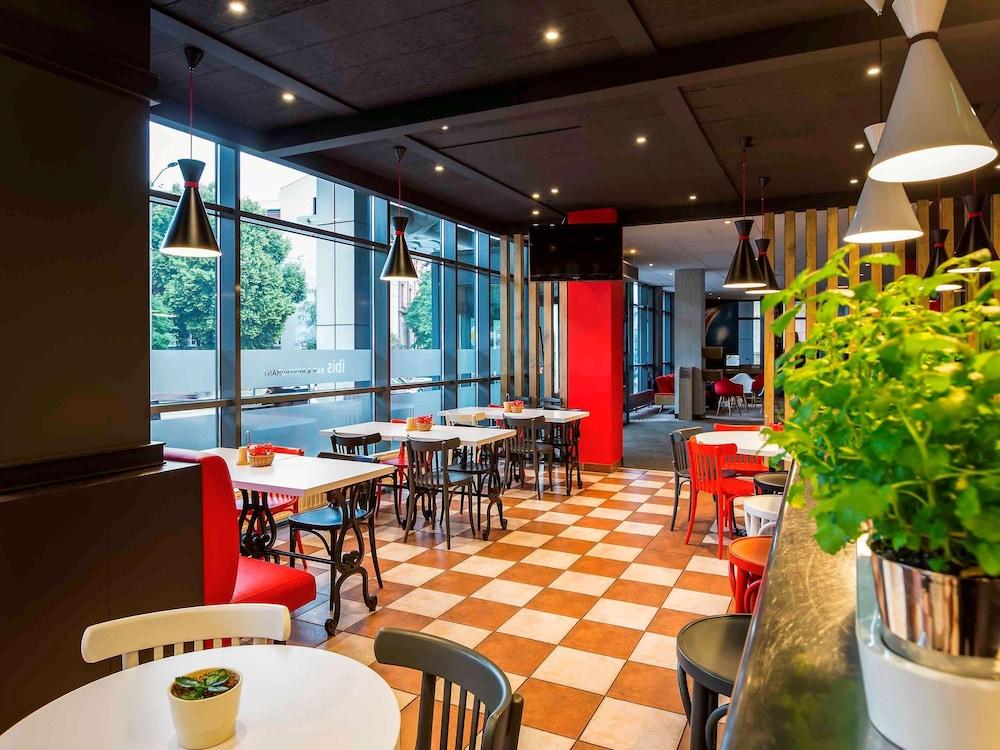 restaurant cafeteria