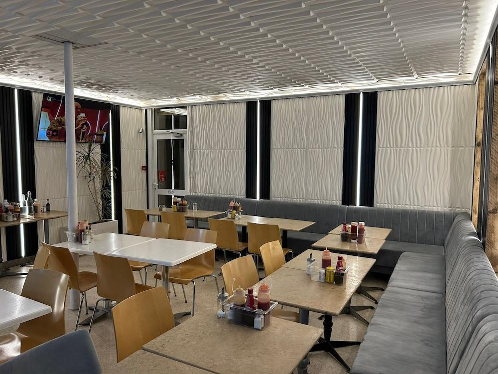 restaurant cafeteria