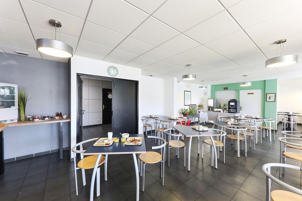 restaurant cafeteria