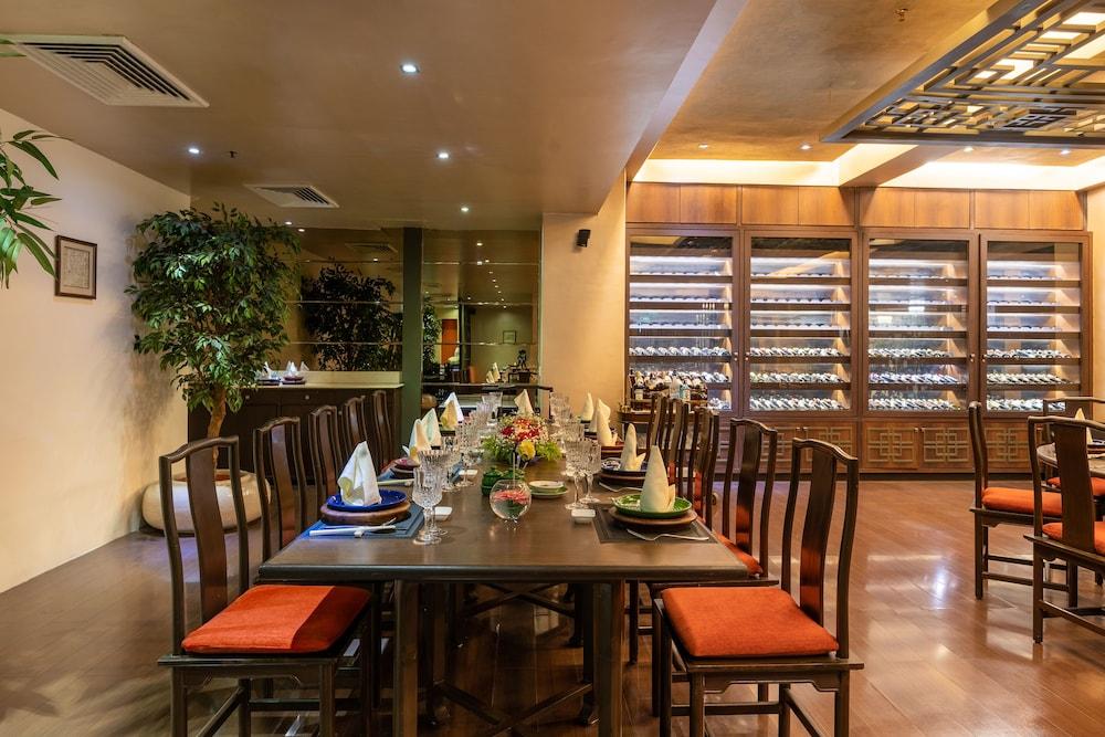 restaurant cafeteria