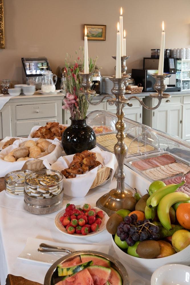 restaurant cafeteria