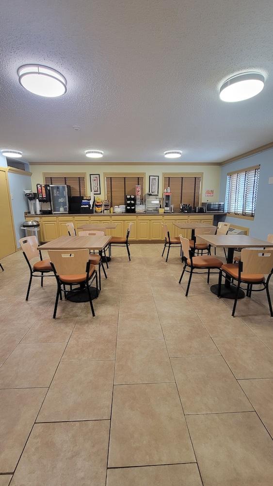 restaurant cafeteria