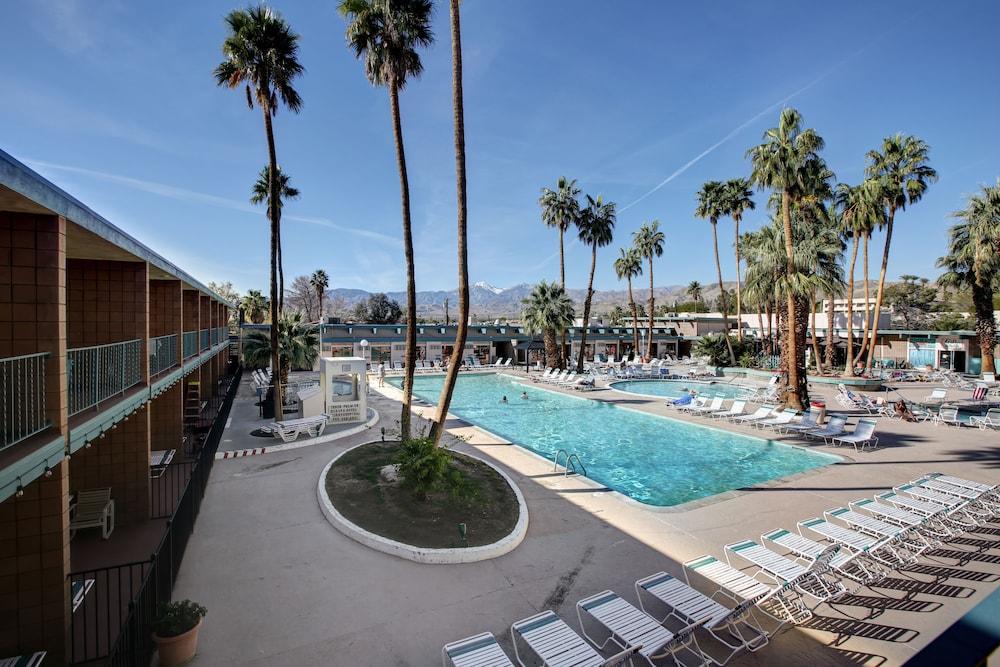 swimming pool spa