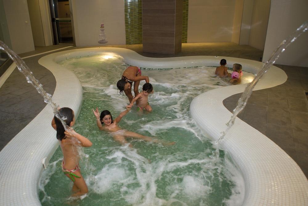 swimming pool spa