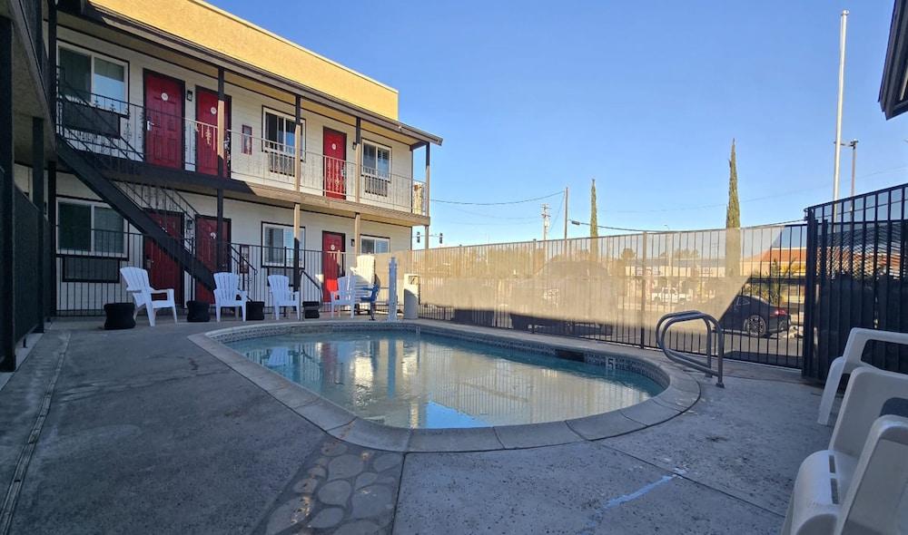 swimming pool spa
